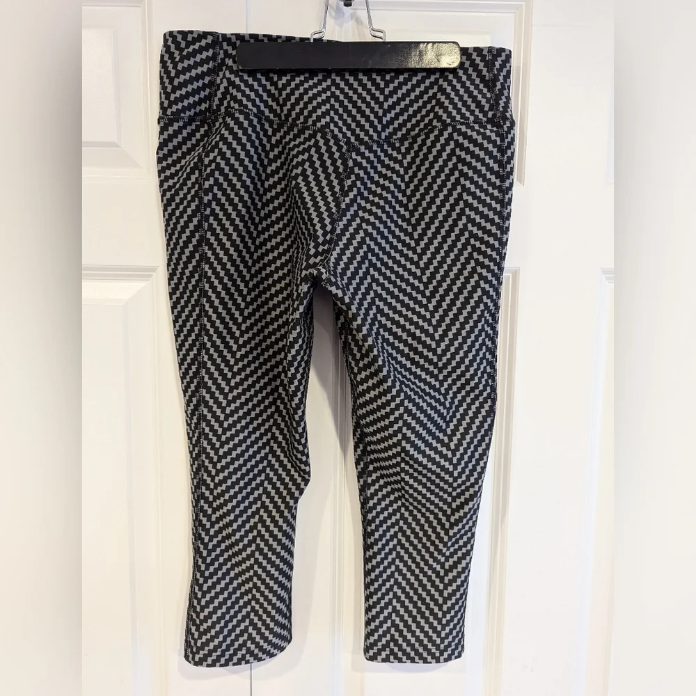 Nike Legend 2.0 Dri Fit Zig-Zag Capri Leggings Sz large - Picture 5 of 7